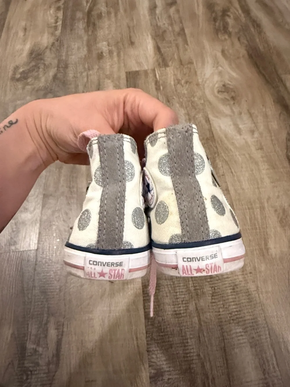Kids' Gray Polka Dot High-Top Sneakers with Pink Laces converse Allstar size 6